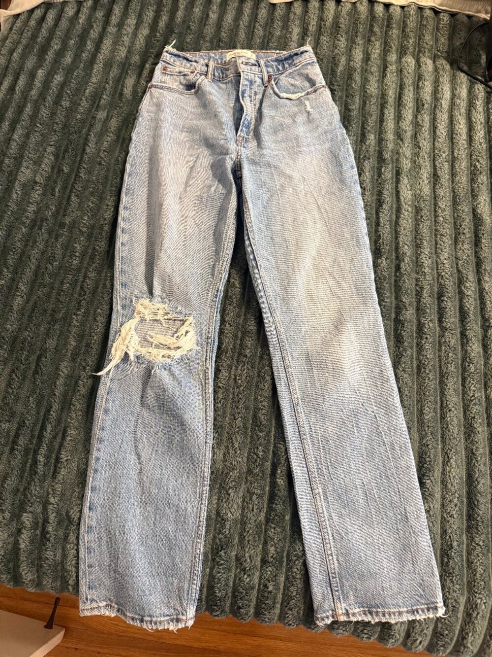 Abercrombie Curve Love Ultra High Rise 90's Straight Jean Size 26 / 2